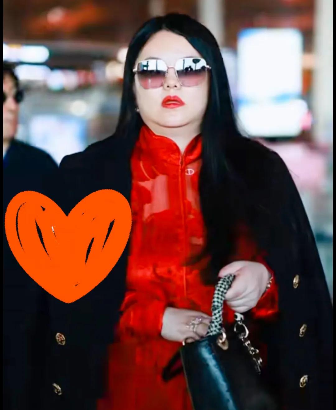 就不明白李湘为什么?
那么有钱都不注重保养自己呢❓
作为明星和名人，不是最在乎自