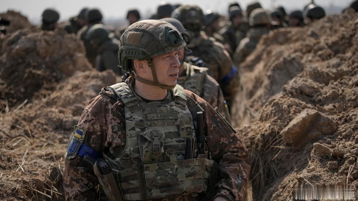 由于壮丁的极速下降，西尔斯基今年开始不继续增加16X旅，玩突击团了。除了现在的当