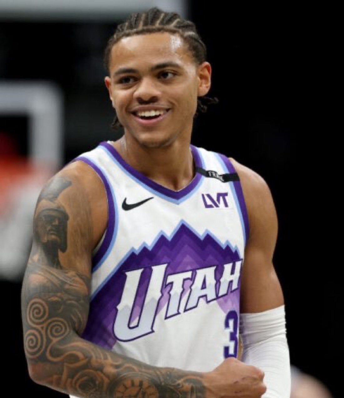 猪猪侠这赛季确实猛，不止一次的绝杀，最近8连20+，其中一半还是30+，另外他还