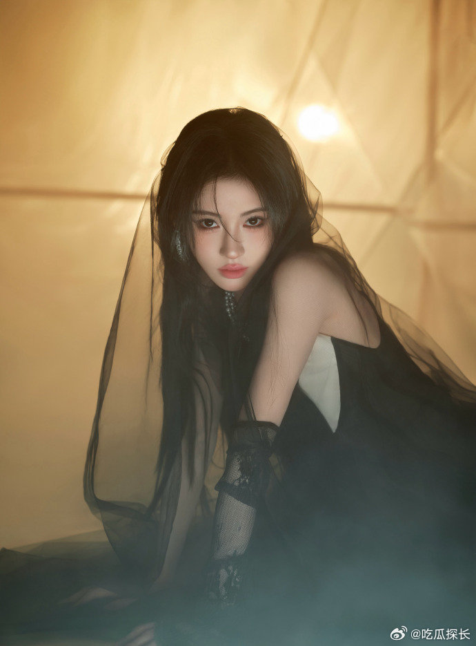 鞠婧祎黑纱造型鞠婧祎这个黑纱造型不要太美了，我嘞个美神降临。鞠婧祎暗黑薄纱造型