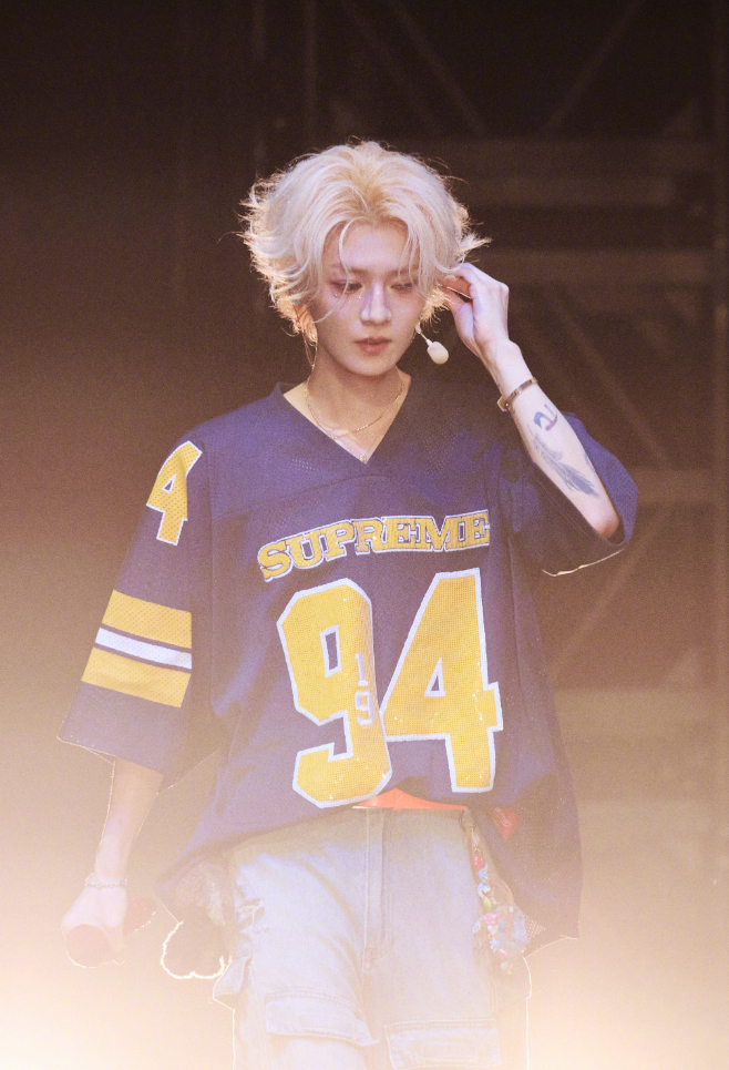 陈赫庆生照差点没看见鹿晗 这么白的人怎么能拍的那么黑的？不看发色都认不出来[允悲