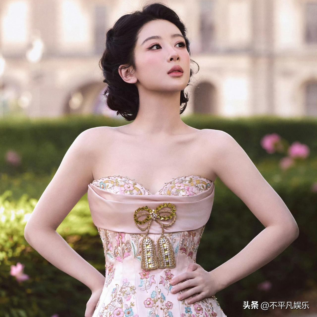 第31届上海电视节白玉兰红毯上，杨紫作为祖海2026春夏高定的国内首穿亮相，瞬间