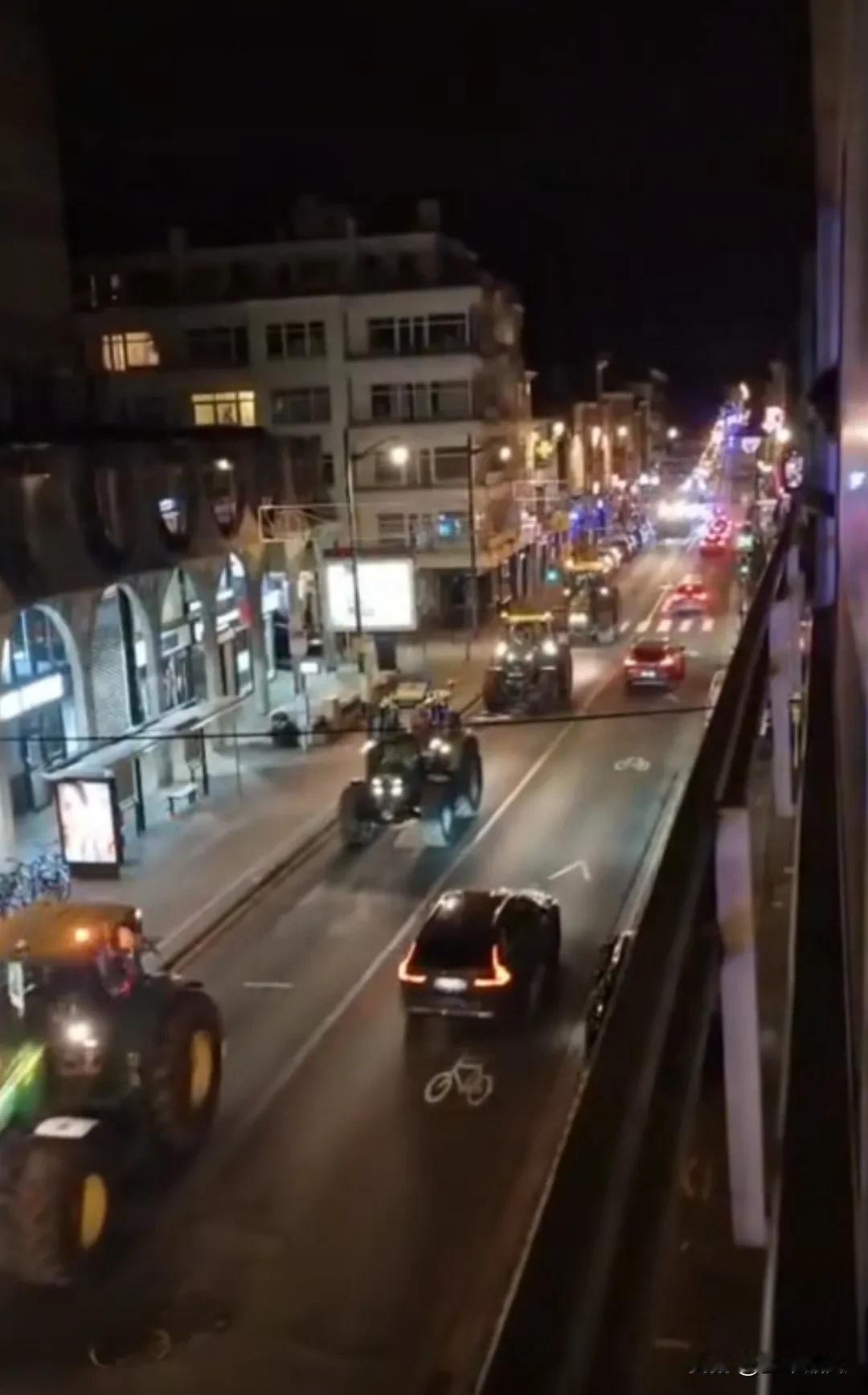 农民在欧盟峰会外大闹。2月1日，很多人在庆祝欧盟布鲁塞尔峰会通过500亿对乌援助