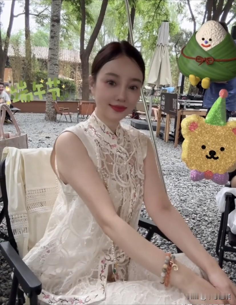 我宣布

内娱所有离婚夫妻，都向李小璐夫妇学习！

两人虽然分开多年，离婚原因也