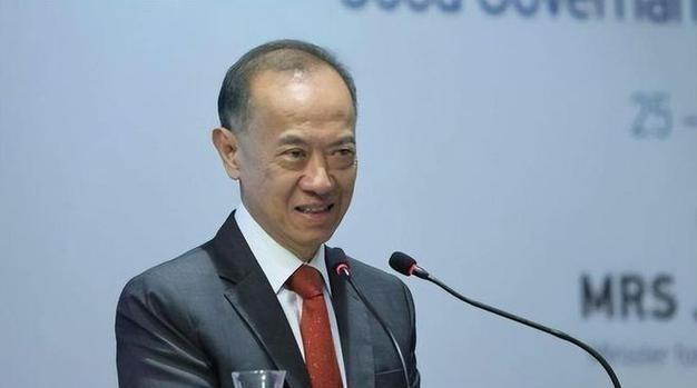 有人说出了大实话！新加坡前外长杨荣文曾说：不要看美国动不动就威胁中国、制裁中国，