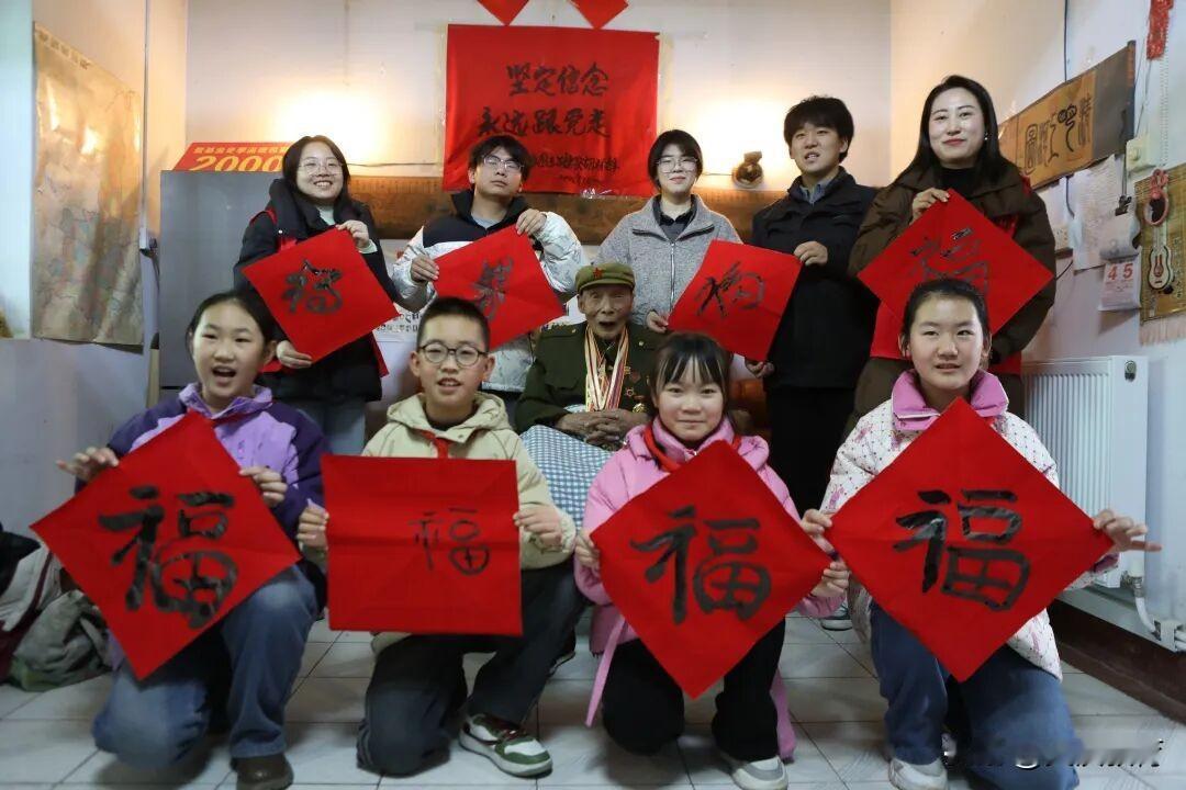 2月3日，共青团城固县委、城固县少工委、城固县青年志愿者协会携手博望街道汉江路社