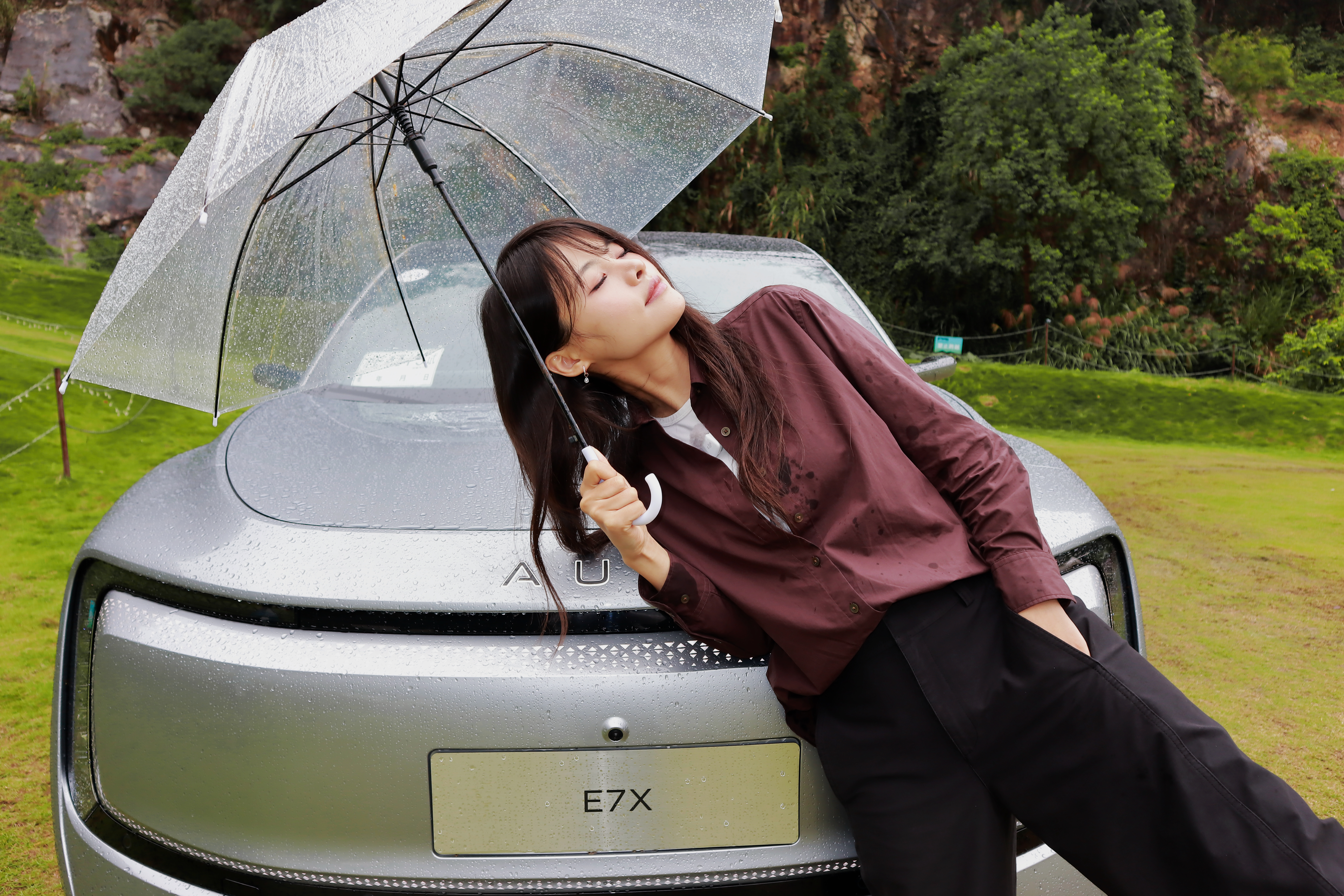 在雨中跟AUDI E7X贴贴新公路之王奥迪e7x预售