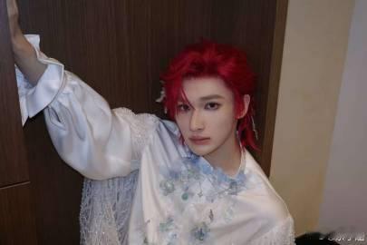 余宇涵新头像 认真履行惩罚不敷衍，守规矩有态度太讨喜，临时头像很快过去，一周后帅