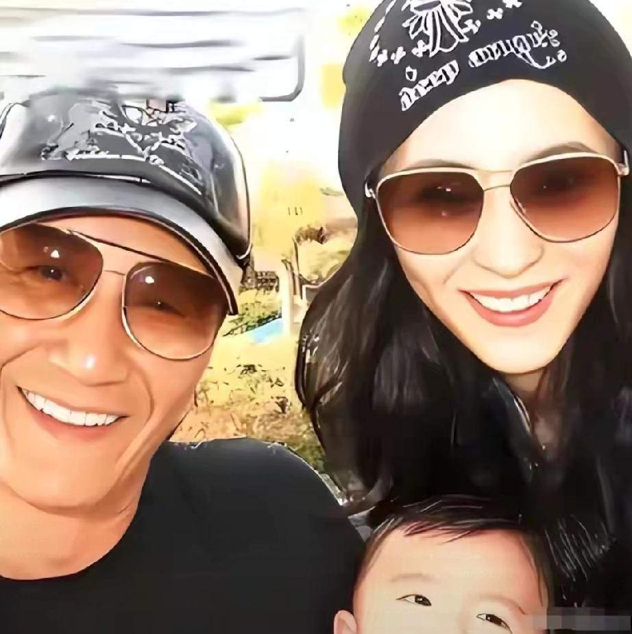 藏不住了！张柏芝真正的靠山曝光，不是谢霆锋谢贤，而是64岁的他
 
     谢