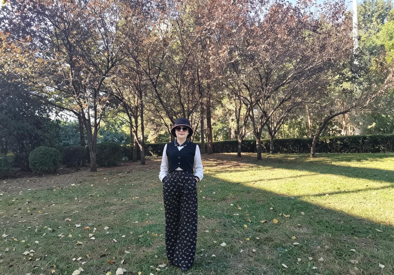 最近有点得瑟，爱照相了。

因为有的穿了 10 年的衣服，再找过去的影像，没有。