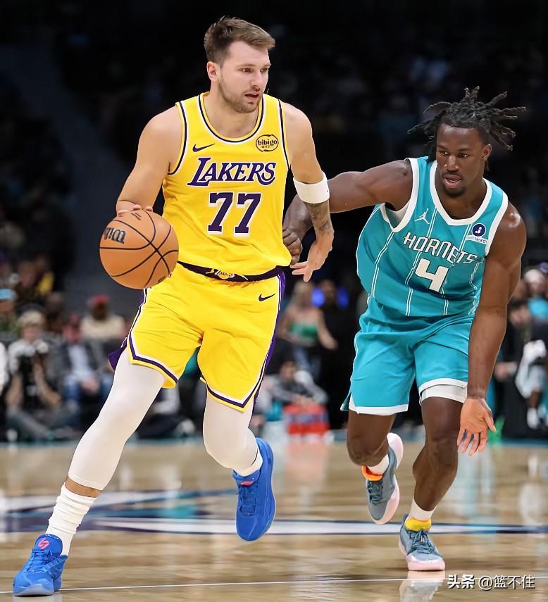 湖人胜黄蜂，三言两语聊聊比赛。

湖人本场赢球就像“喂小孩儿吃饭”，能快速吃完的