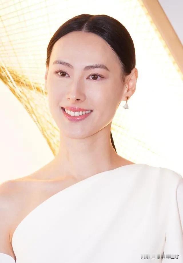 梁洛施否认5亿分手费，曝14岁儿子常收表白信，李嘉诚孙子太受欢迎 ​了！#梁洛施