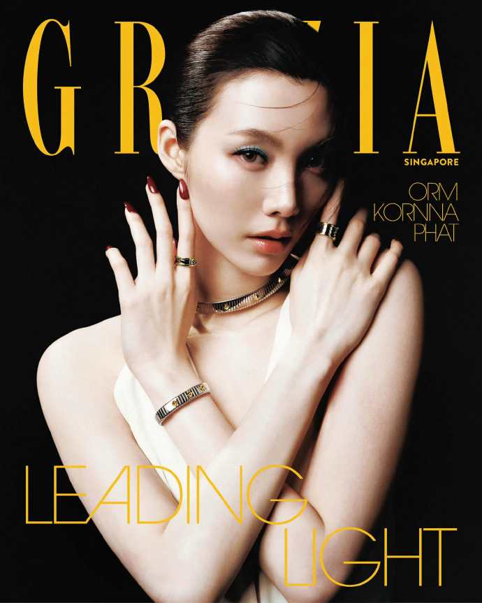 Orm Kornnaphat 登上《GRAZIA》新加坡版六七月合刊封面 佩戴宝