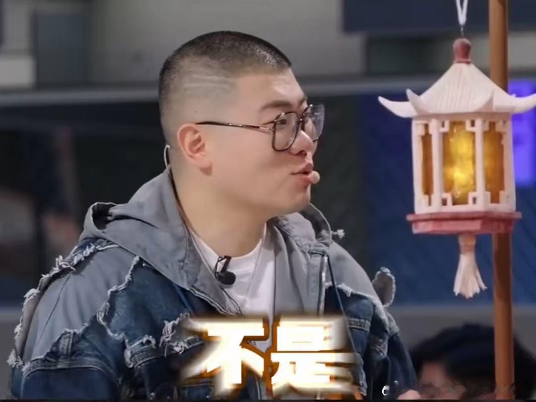 黄渤高情商鼻祖黄渤马頔高情商回应天才厨人 黄渤这声“唉”太绝了，喜剧节目好坏不能