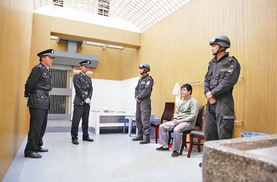 1982年，我国驻莫桑比克大使馆翻译唐健生实施了一个惨绝人寰的计划，杀死使馆内所