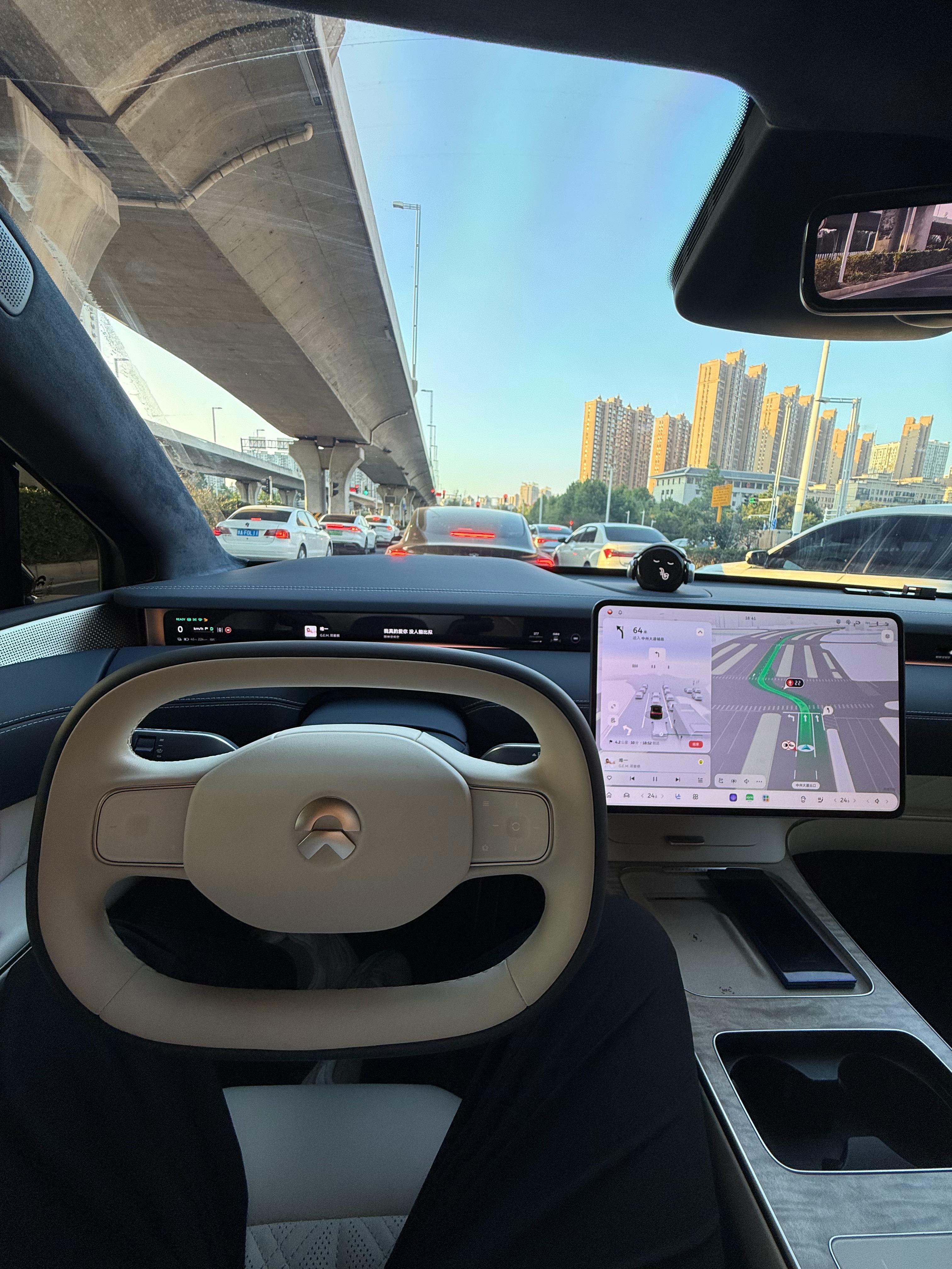 下班感叹 明明一辆五米三的车 怎么市区开着像卡丁车一样灵活（有夸张，但不过分） 