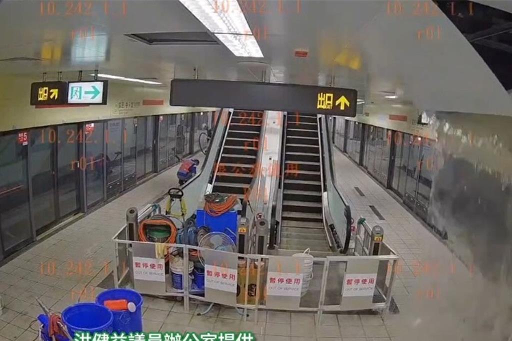 广慈／奉天宫站惊见“天降瀑布” 蒋万安曝漏水原因
台北捷运信义东延段通车在即，议
