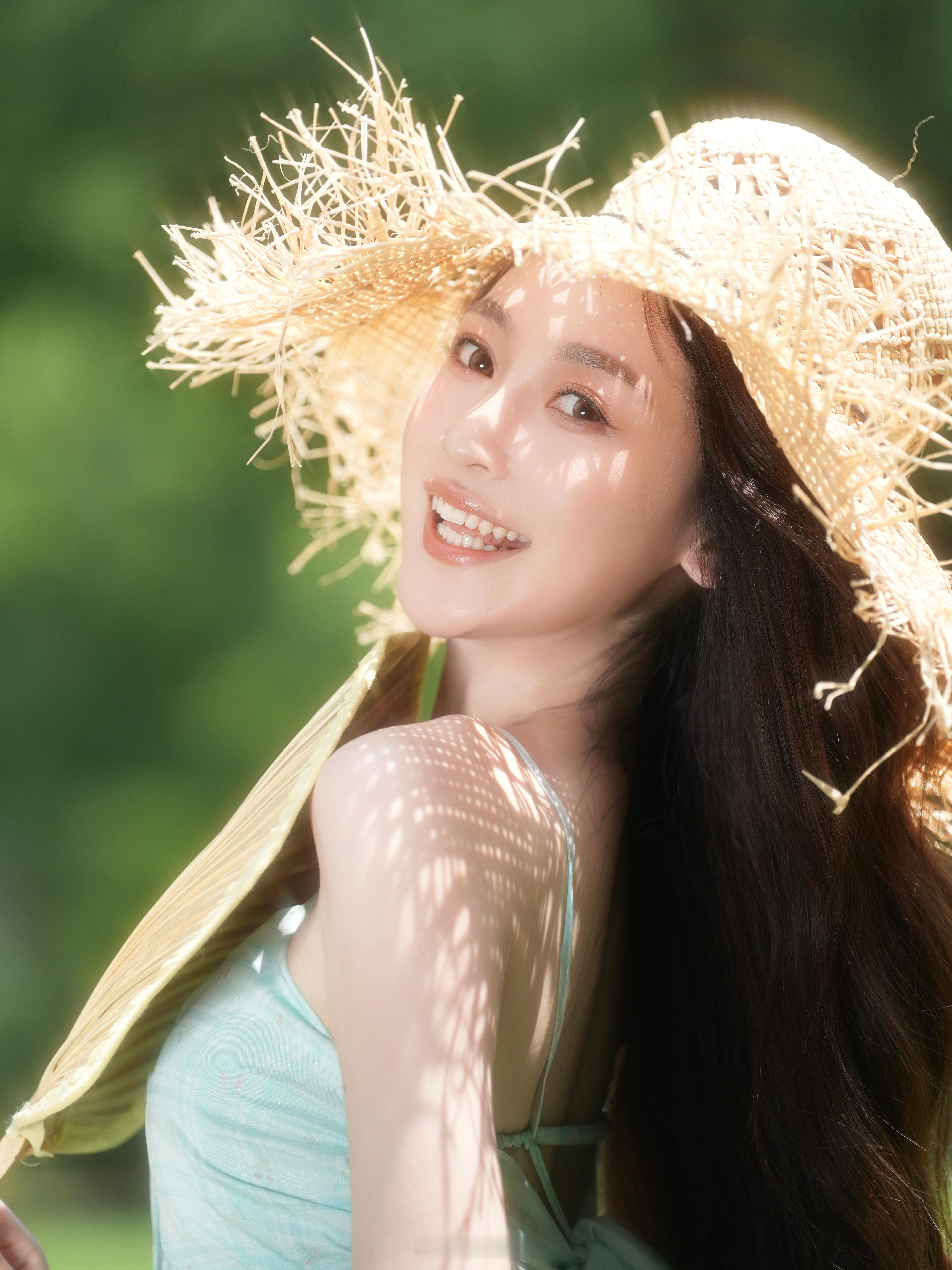 ：𝓖𝓻𝓮𝓮𝓷 𝓲𝓷 𝔂𝓸𝓾𝓻 𝓮𝔂𝓮𝓼.人在夏天的