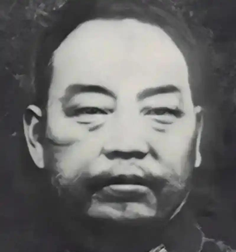 1947年他带着华东野战军4个师投蒋，一生7次叛变，结局如何？
 
这人就是郝鹏