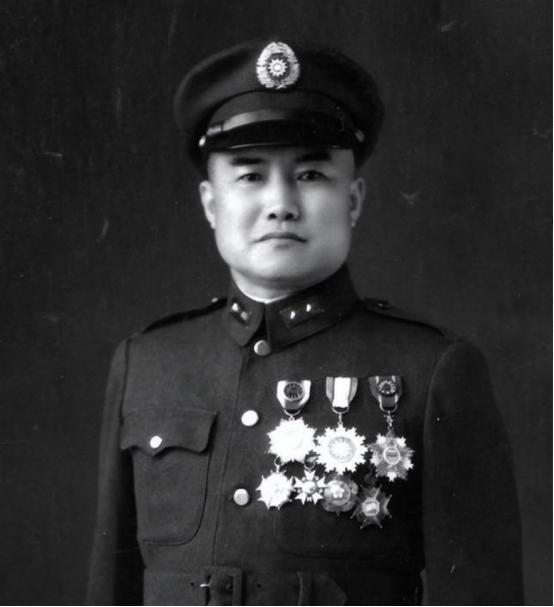 1948年深秋，沈阳城被解放军围得水泄不通，国民党中将周福成却还在做着“孤城死守