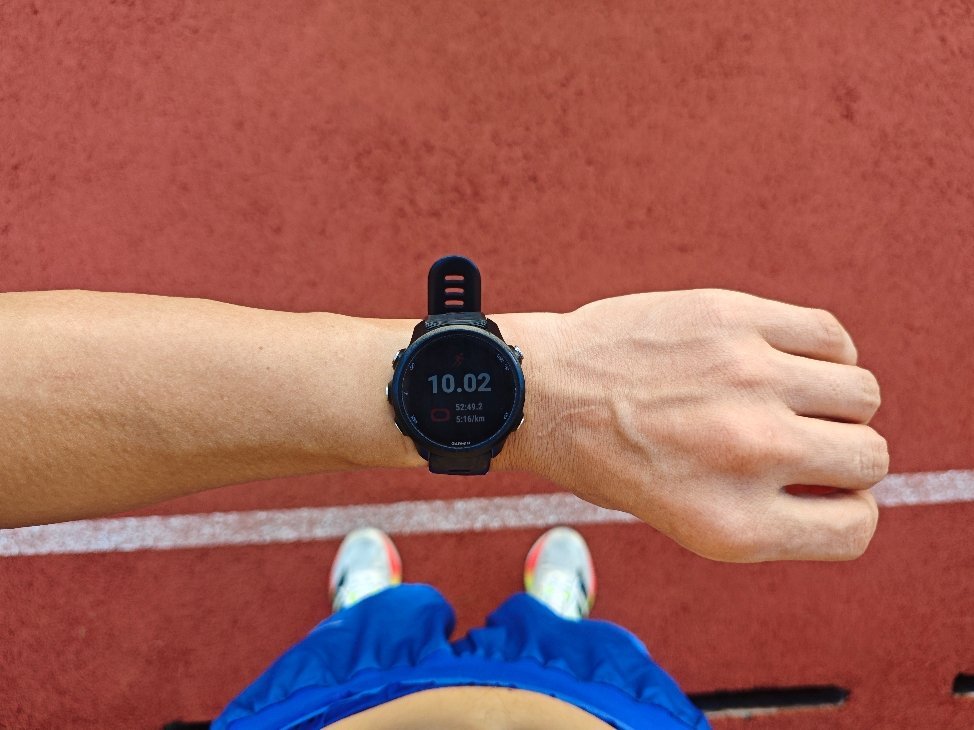 日常运动，跑步10Km；中午继续练力量；重庆这天气，早上7:30就31℃，中午轻