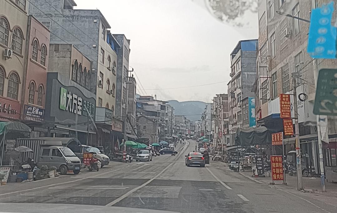桂平的五一
看着活动不少，
没空没条件远游的，
又不想去挤五一客流的，
就在桂平