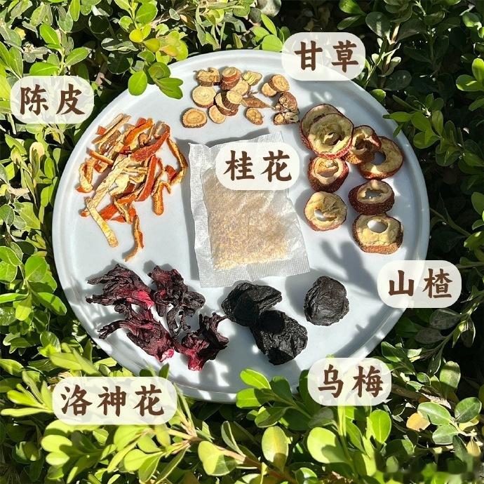 #三伏天养生指南# 中伏第二天，我一直强调夏天不可以大量吃冰镇的东西，把自己的胃