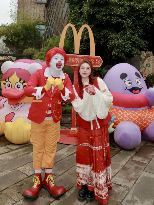 麦粉集合！！！是谁和麦当劳叔叔合影了！