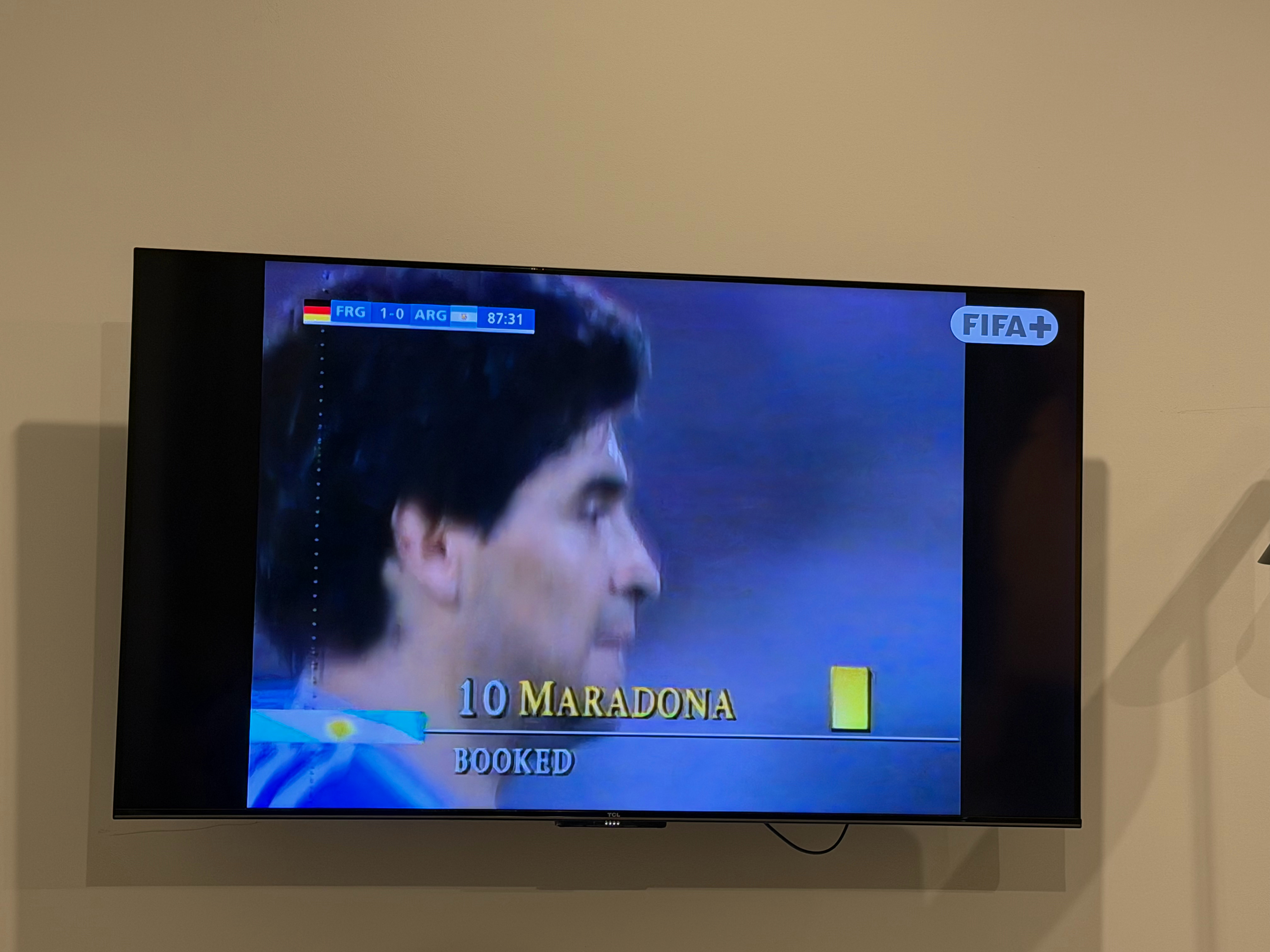 和儿子一起看90年阿根廷和德国的世界杯决赛 