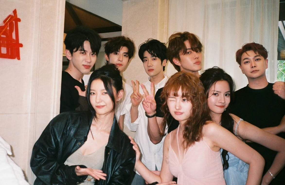 娱乐费启鸣发文告别双轨费启鸣双轨收官晒照 舍不得这个双轨！ 