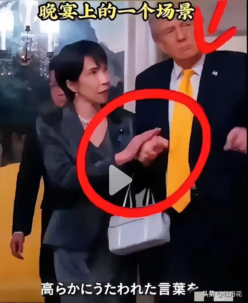 日本网民愤怒了！
有日本网民这样说，“我们日本的首相竟然在外交场合，张开大嘴、露