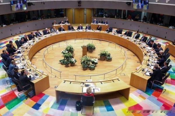 欧盟俄罗斯能源禁令：为对美国表忠心，自食苦果！

面对美国欲吞并格陵兰岛，欧盟为