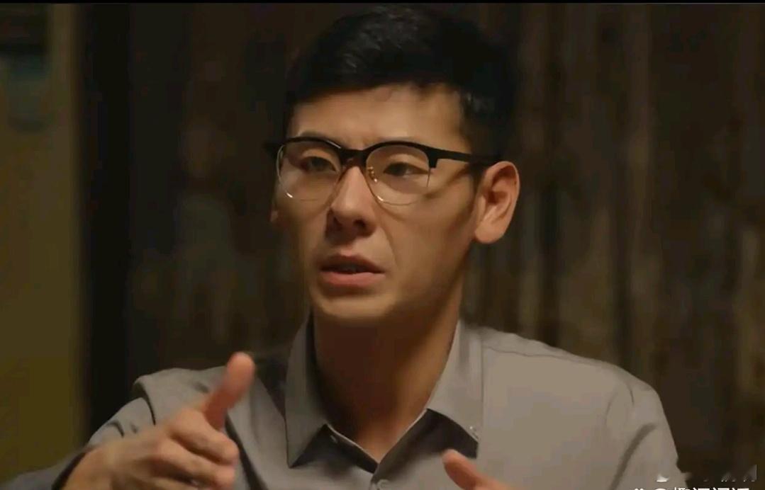 我先是误以为蒋奇明是海南人，又猜过广西、东北人，看完《欢迎来龙餐馆》才恍然大悟。