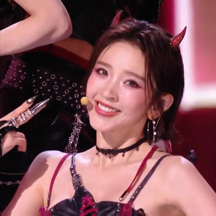 看了简介才知道，原来何宣林还有歌手的身份，给电视剧唱过主题曲。既然是歌手，却把歌