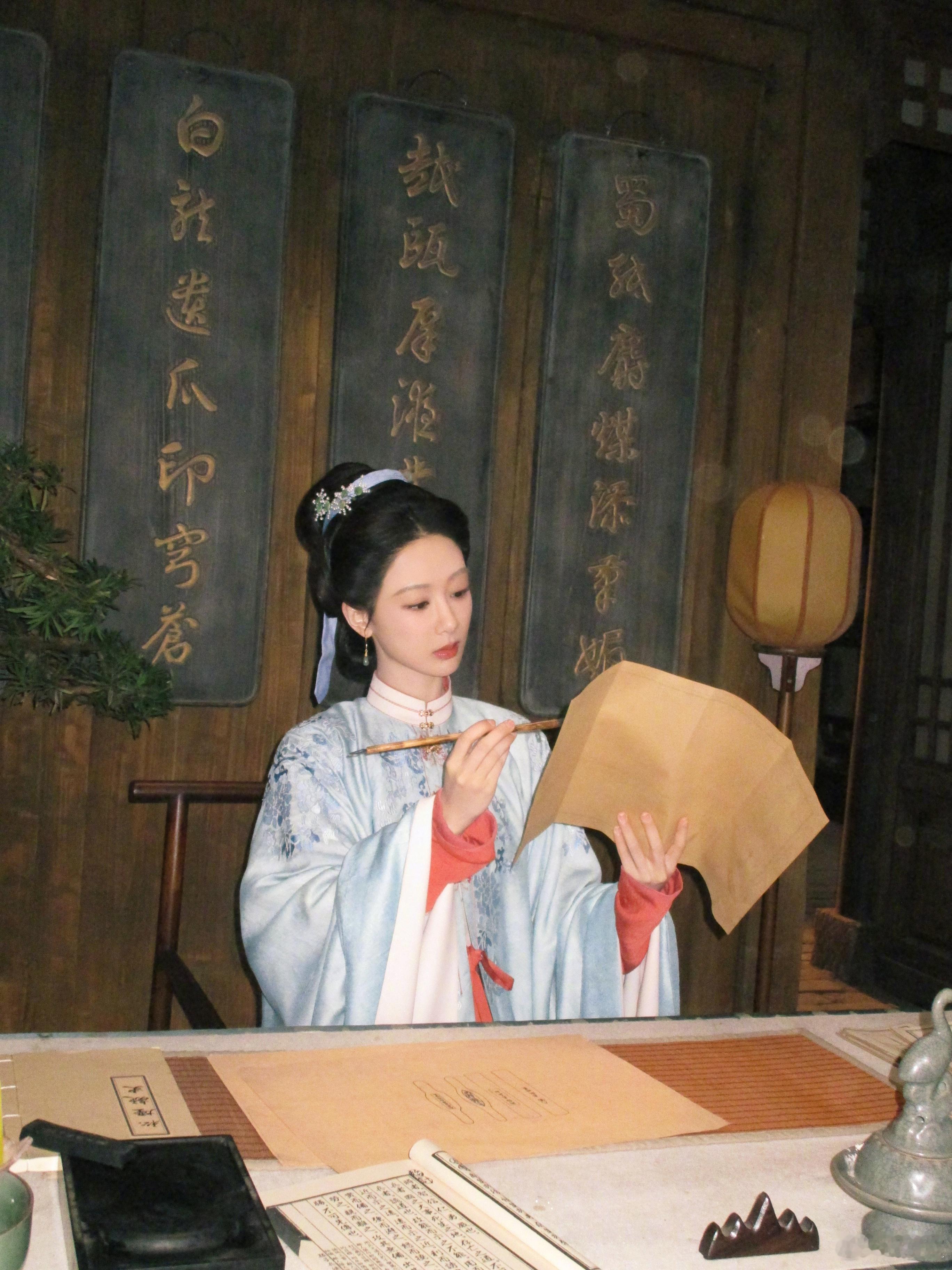 开启美好一天三部曲打开电脑-打开爱奇艺-打开家业 