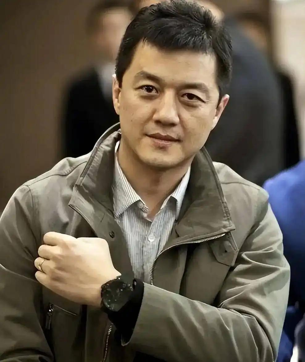 细数李亚鹏身边的人
都有一个共同点
就是每一个都被李亚鹏
“暖”到了

前妻王菲