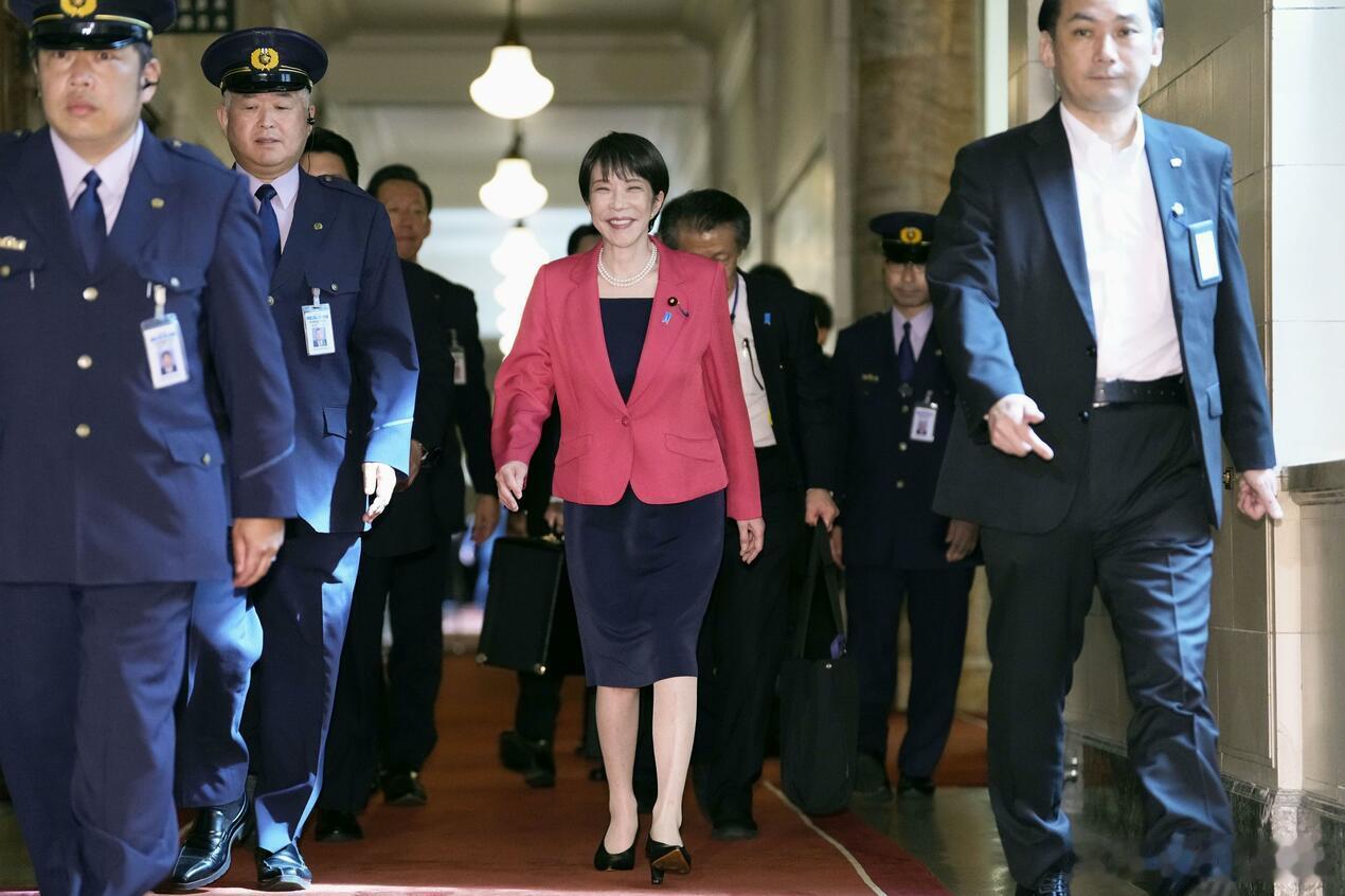 高市内阁支持率跌至53.7% 创执政以来新低 民众质疑政策推进方式海外新鲜事 日