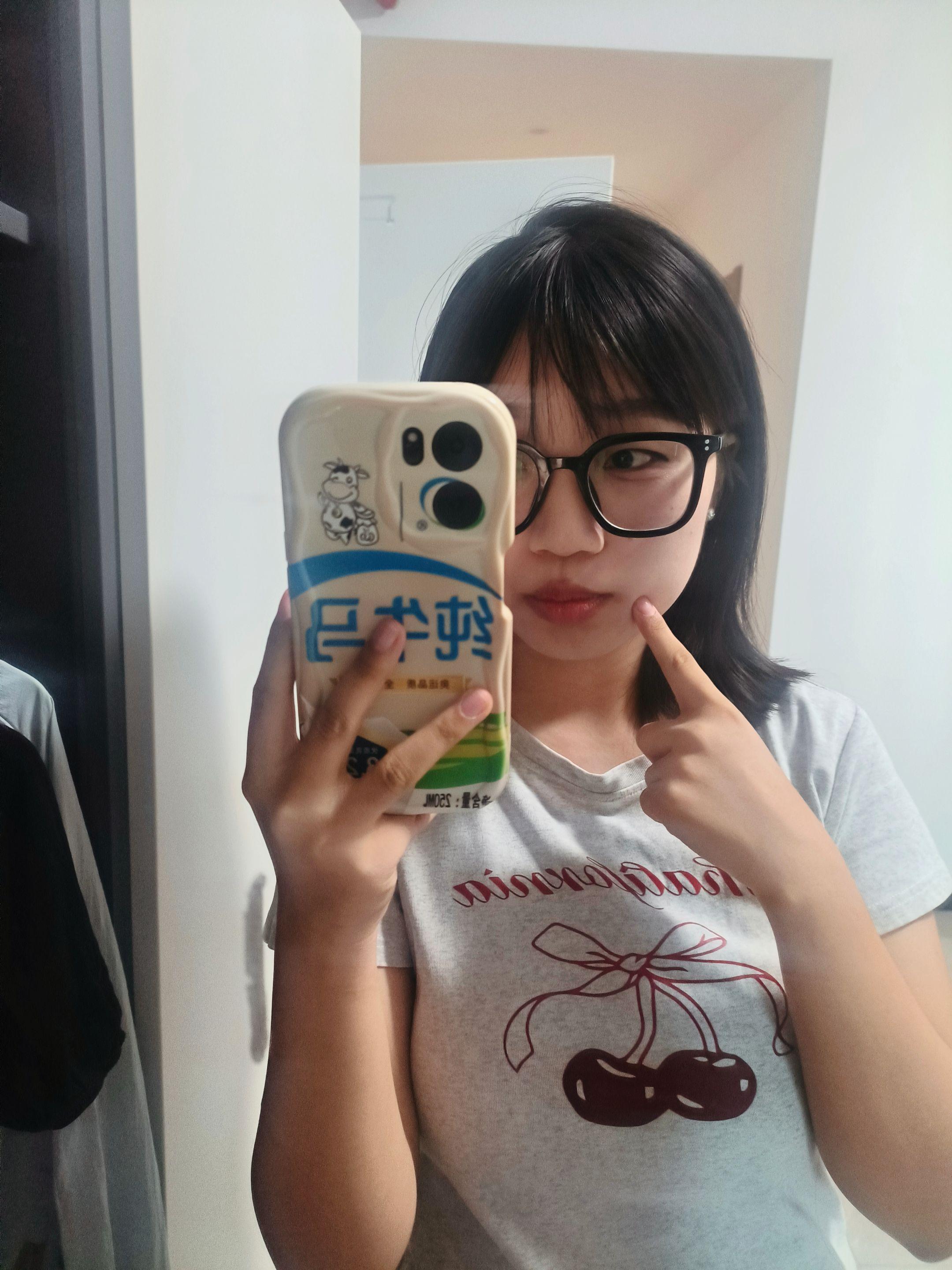 干嘛非得幸福 开心也挺不错