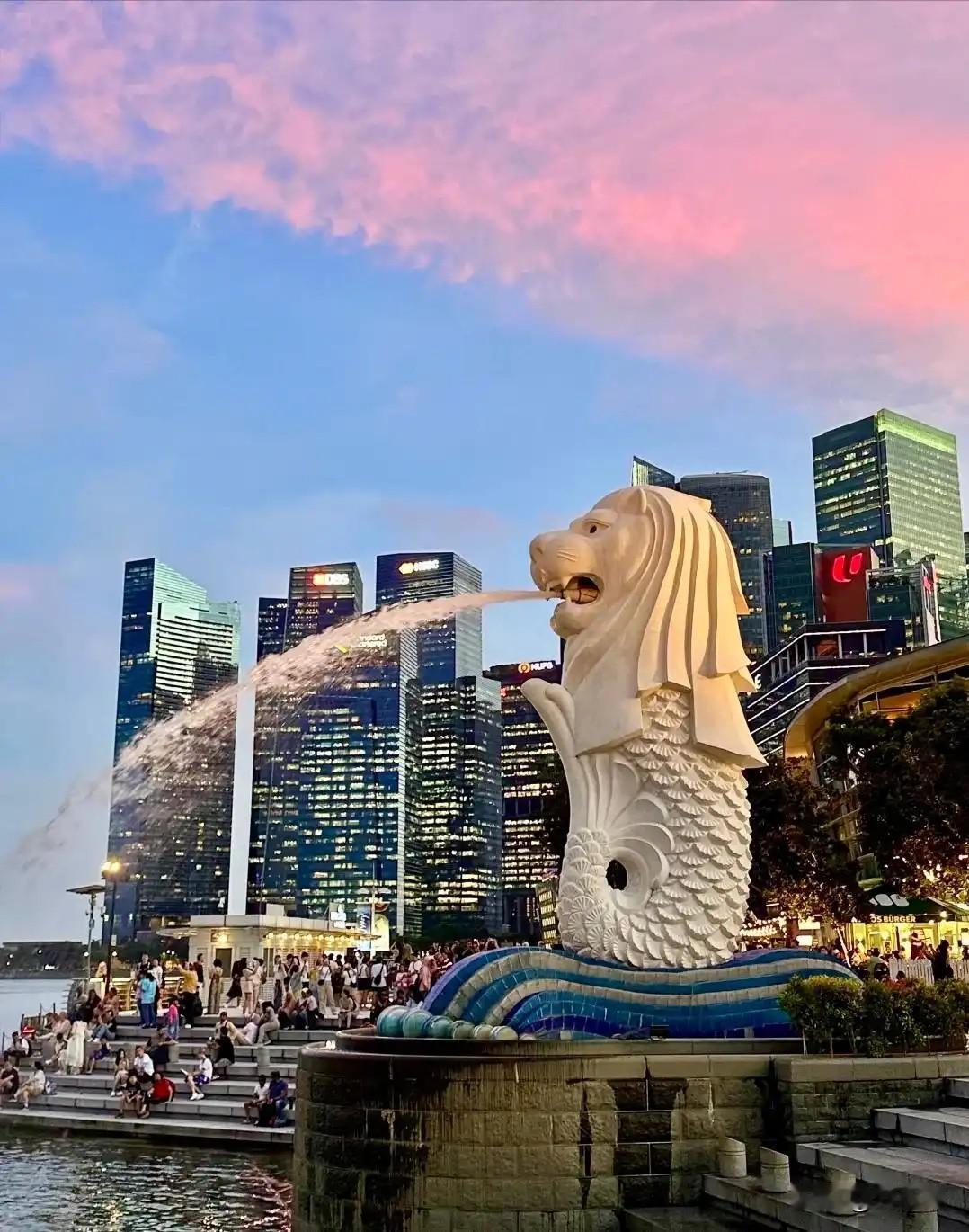 两头骑墙，被打脸！
外网因一句极具讽刺的发言刷屏：请新加坡敬重自己的祖先印度人，