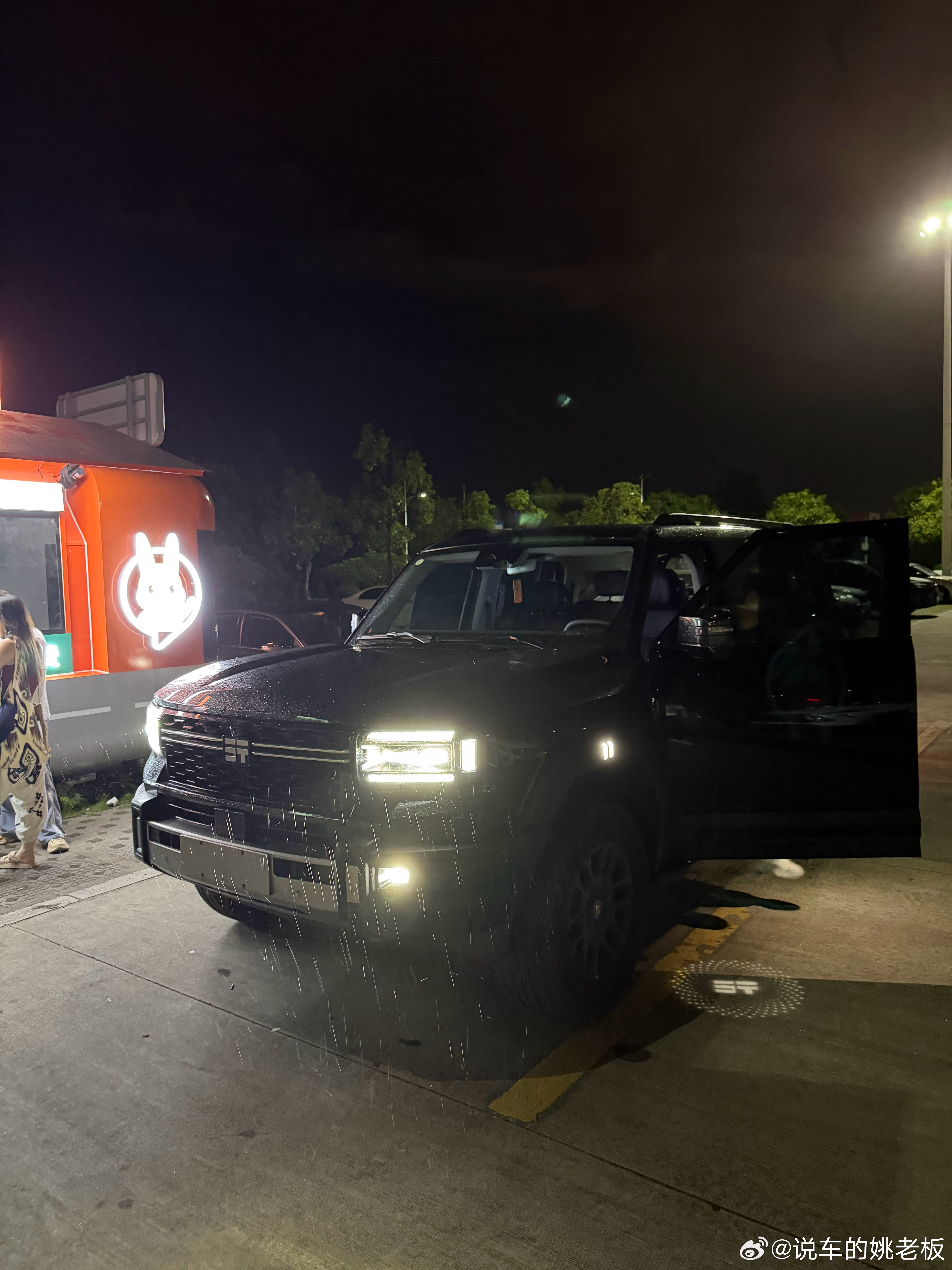 落地边境城市 租了台纵横G700500块钱全新车没上牌 明天深度体验一下看看这车