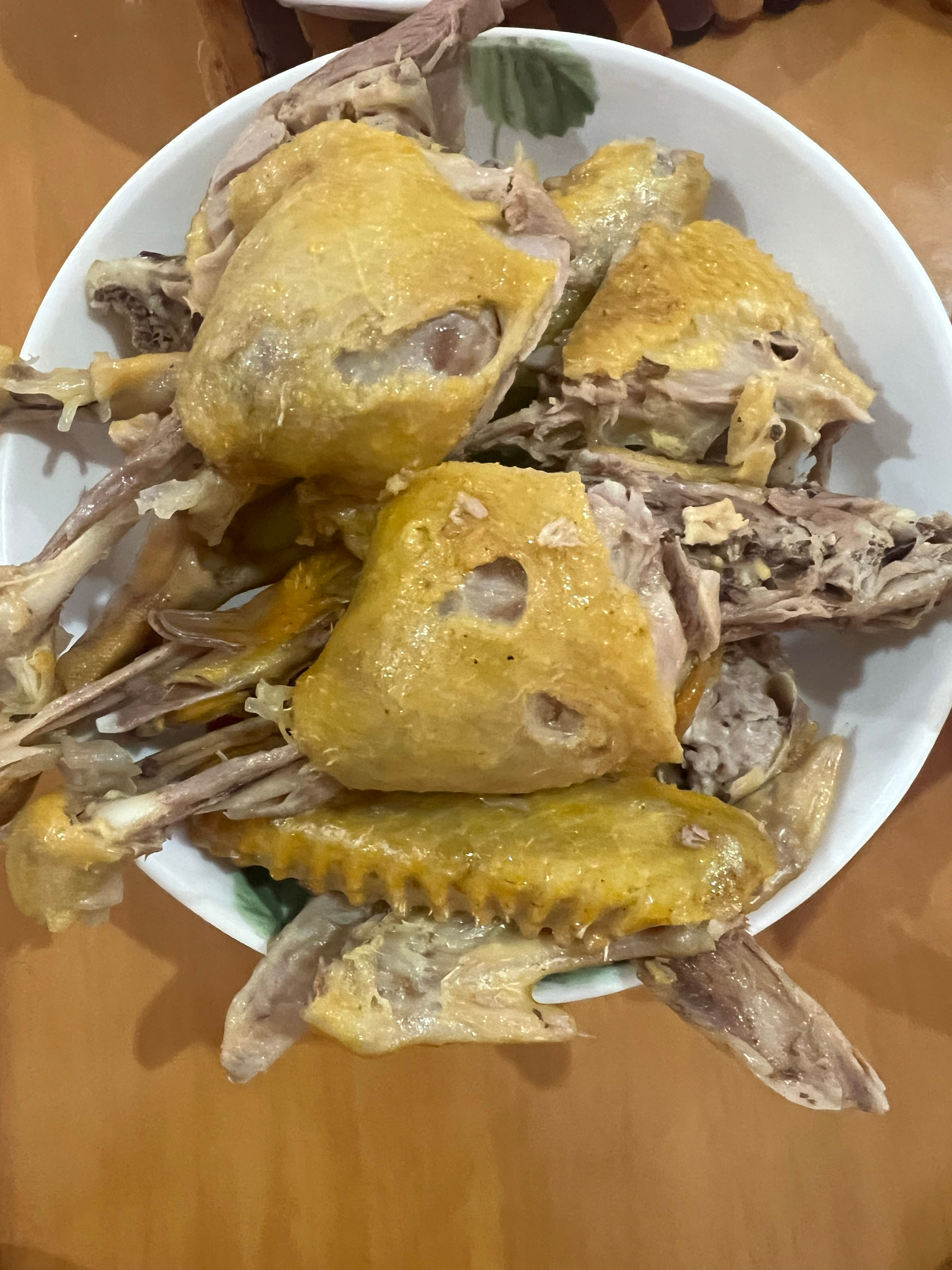 来我妈这里吃饭～抓了两只鸡出来给她过年这鸭仔，酸菜真的绝了还有籺，姑昨天来看奶奶