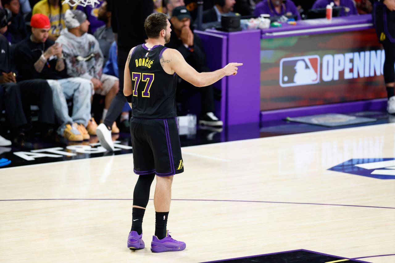 没有刷分！东契奇在对阵热火比赛中狂砍60分！

东契奇最近的状态实在太好了，当湖