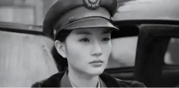 “戴笠情妇！”1949年，国民党美女特工张春莲，为了保命，隐姓埋名嫁给农民！30