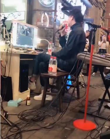 刘宇宁说没笑声的直播间我不去现在根本考古不了一点了看以前的视频就心疼 ​​​