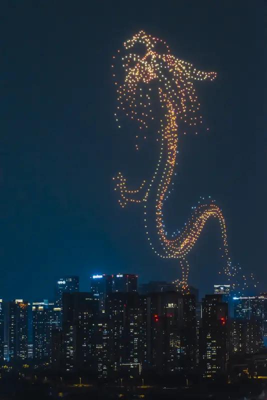2026年春晚宜宾分会场着实令人惊艳！“成都造”无人机编队成为当晚最为耀眼的“空