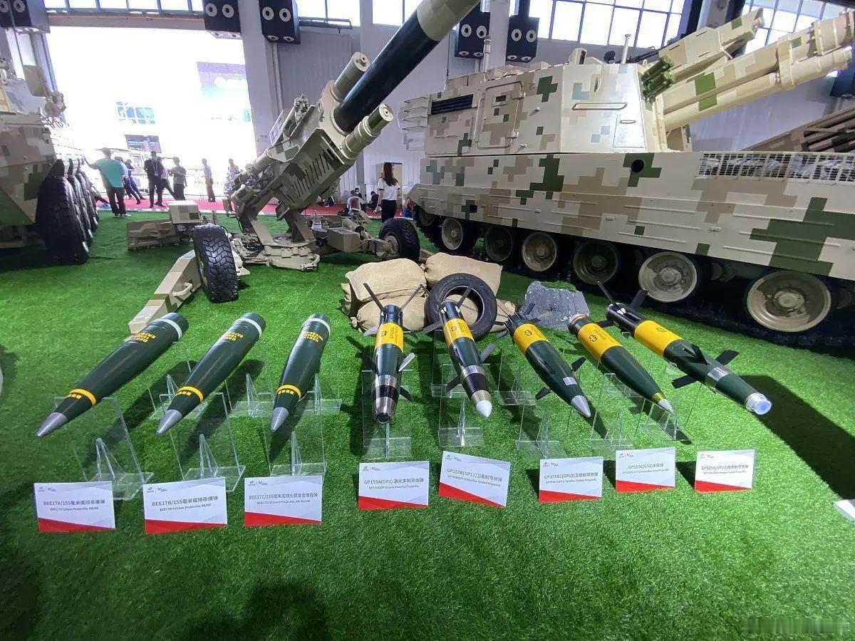 中国PLZ-05式155毫米自行榴弹炮
核心优势：采用52倍径身管（身管长度=口