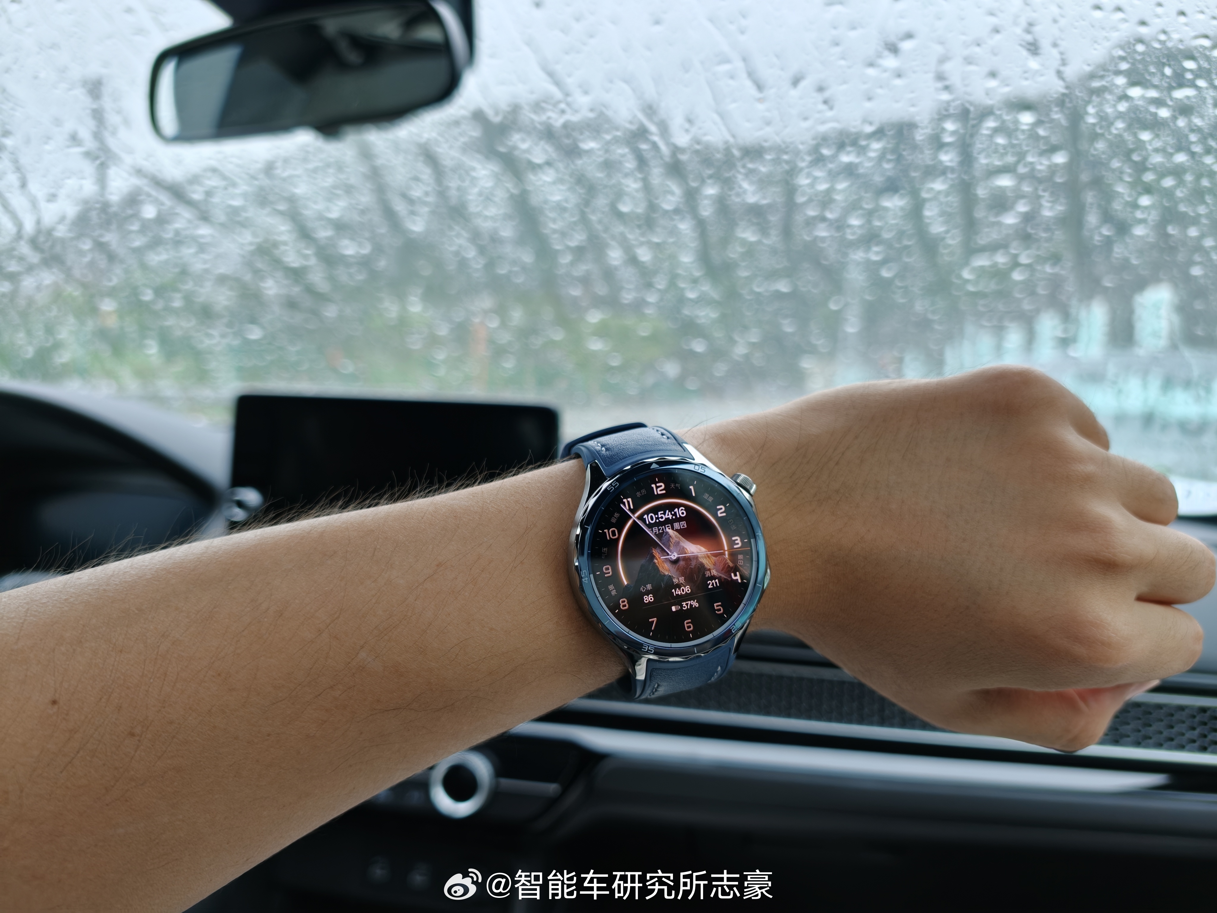为什么年轻人都不喜欢带机械表了感觉这种已经算上一辈，或者上流圈层的玩物了。无论是