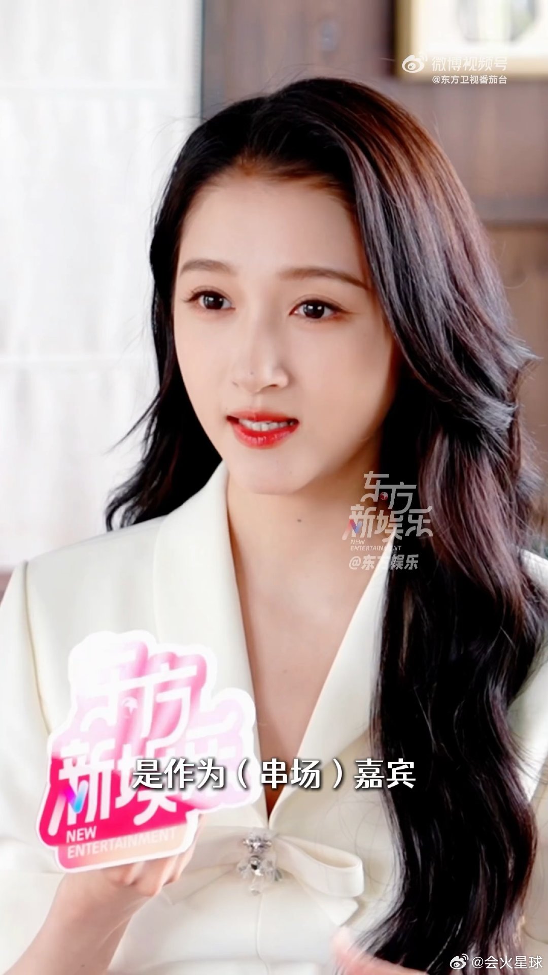 今晚白玉兰快点儿来！张凌赫关晓彤是白玉兰串场嘉宾张凌赫关晓彤担任白玉兰串场嘉宾
