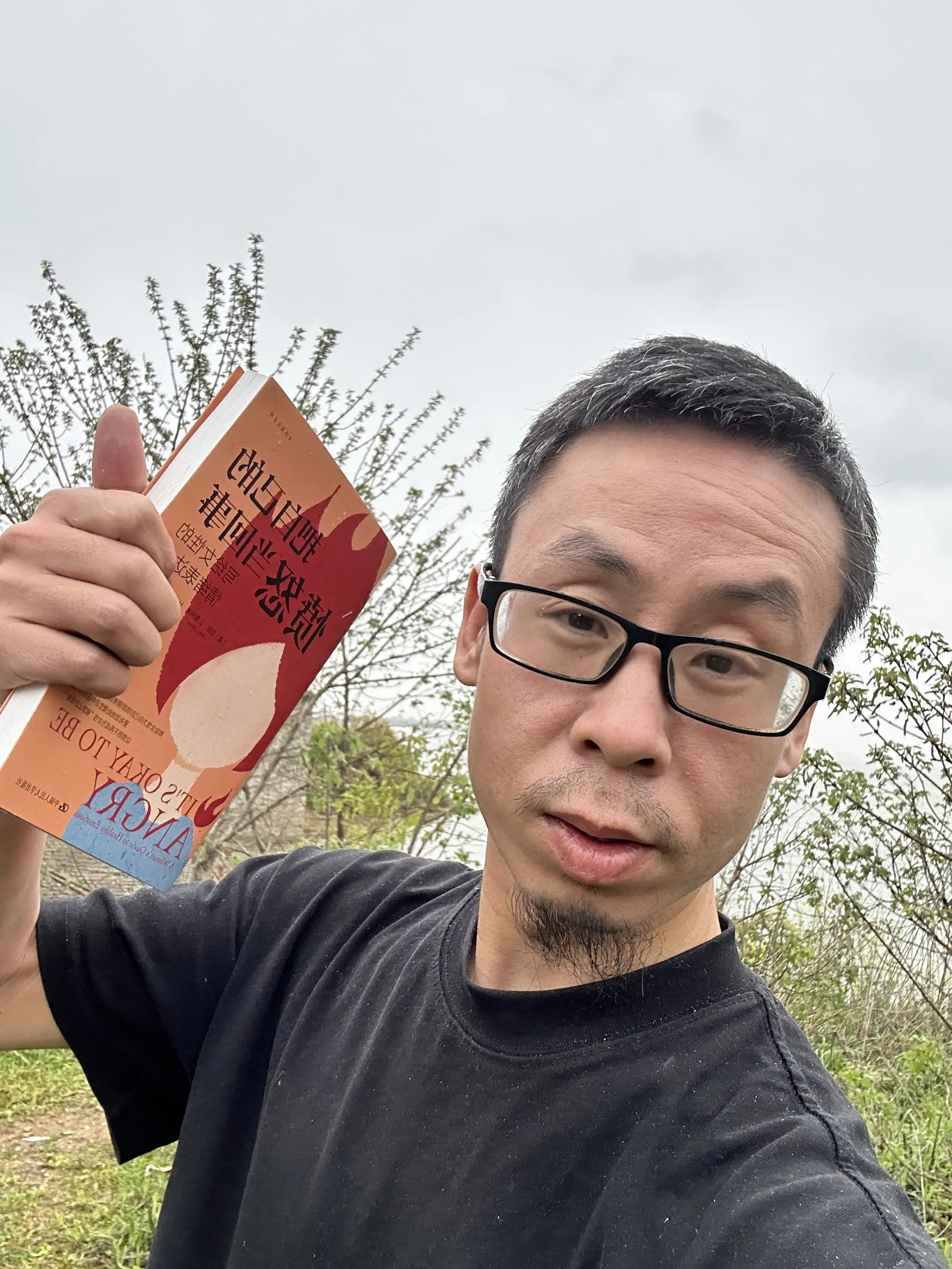 1.如果你嫁给一个没钱的，父母也不帮忙带孩子的家庭里，你这辈子就完了...