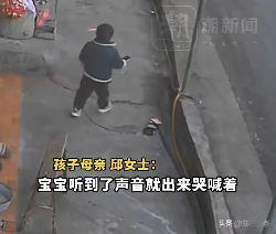 太懂事了！2023年5月15日奶奶在家中突然吐血昏倒，年仅2岁半的孙子看到后，哭